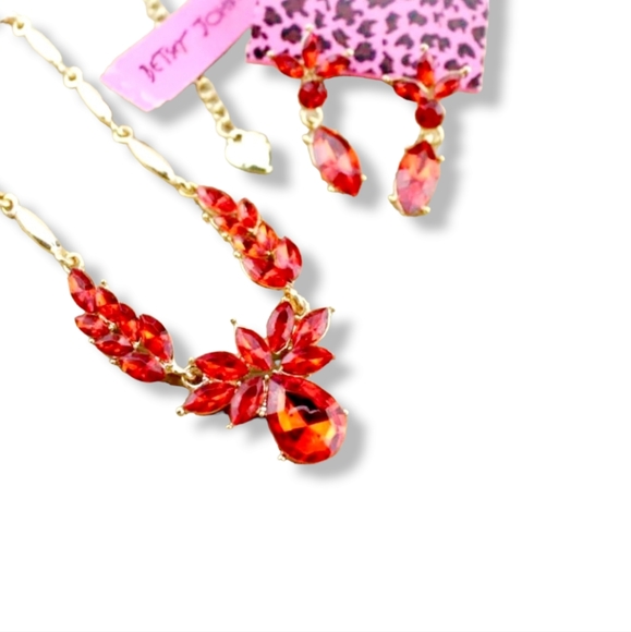 Gold plated red crystal flower necklace earrings set - Picture 4 of 9